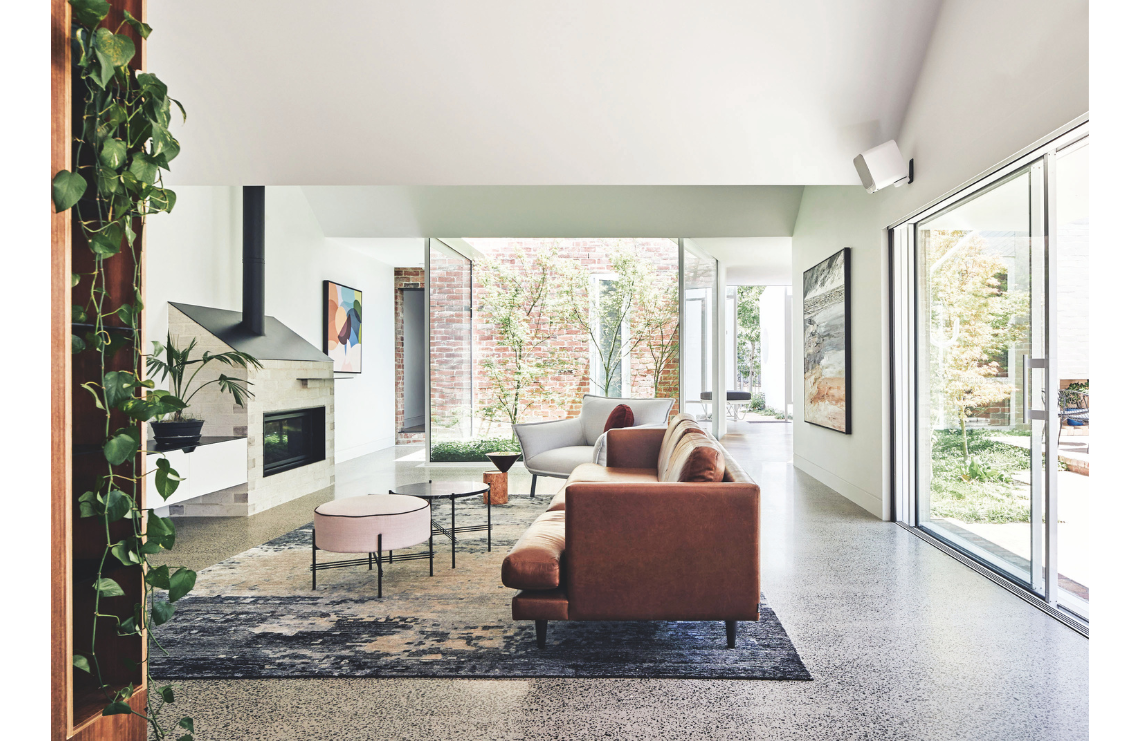 RaeRae House